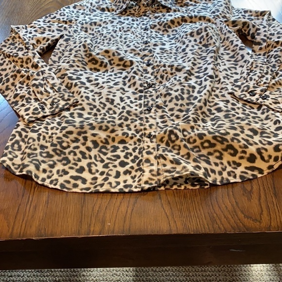 5/$25 Roamans animal print button down size 12W - Picture 5 of 9